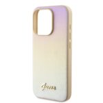 Guess PU Leather Iridescent Metal Script Gold Kryt iPhone 15 Pro