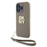 DKNY PU Leather Stack Logo Wrist Strap Beige Kryt iPhone 15 Pro